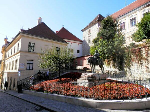 Zagreb: Group Walking Tour of Zagreb (Funicular Included) - Tips for a Great Experience