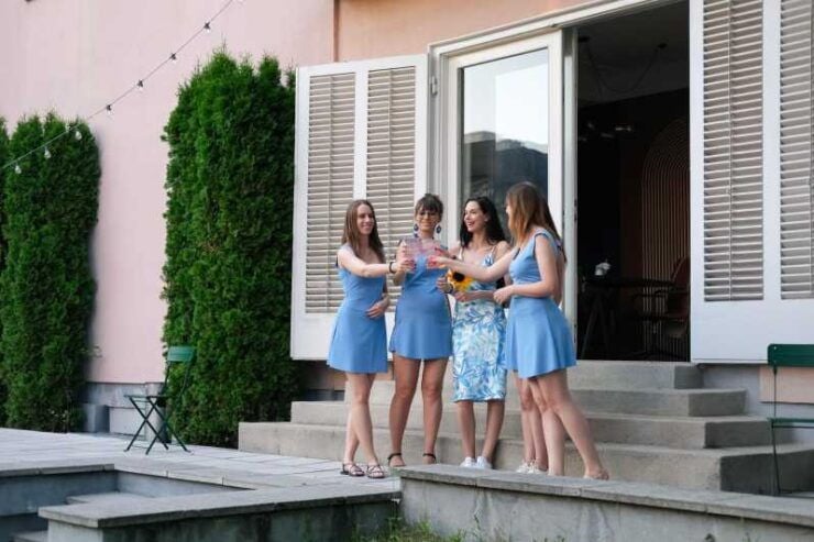 Zagreb: Sewing Workshop With Wine or Gin Tasting - Experience Highlights