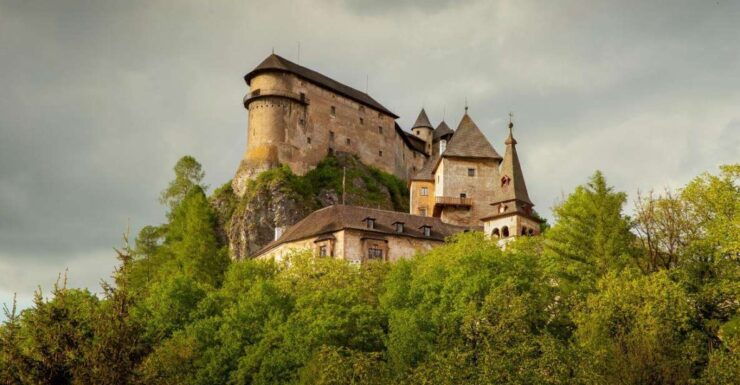 Zakopane: Oravsky Castle & Orava Village Tour - Tour Highlights