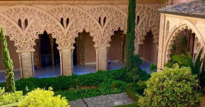 Zaragoza : Palacio De La Aljafería Guided Visit in Spanish - Inclusions