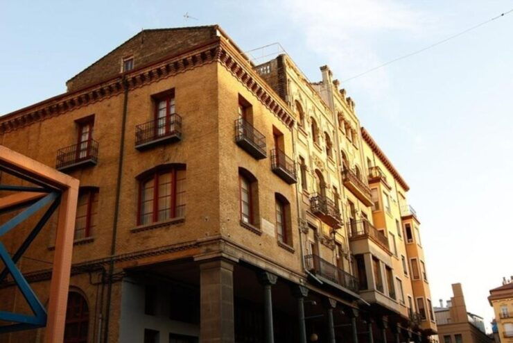 Zaragoza : Private Custom Walking Tour With a Local Guide - Tour Details