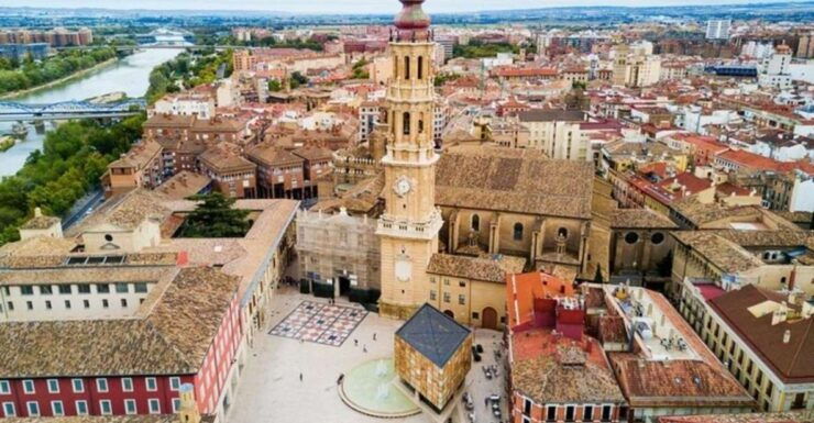 Zaragoza : Private Custom Walking Tour With a Local Guide - Itinerary Highlights