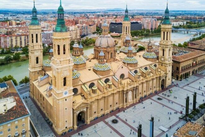 Zaragoza : Private Custom Walking Tour With a Local Guide - The Sum Up