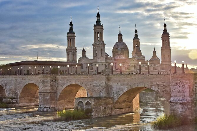 Zaragoza: Private Tour With a Local Guide - Meeting and End Points