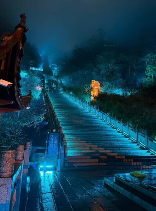 Zhangjiajie 1 Day Tour Glass Bridge & Tianmen Light Show - Good To Know