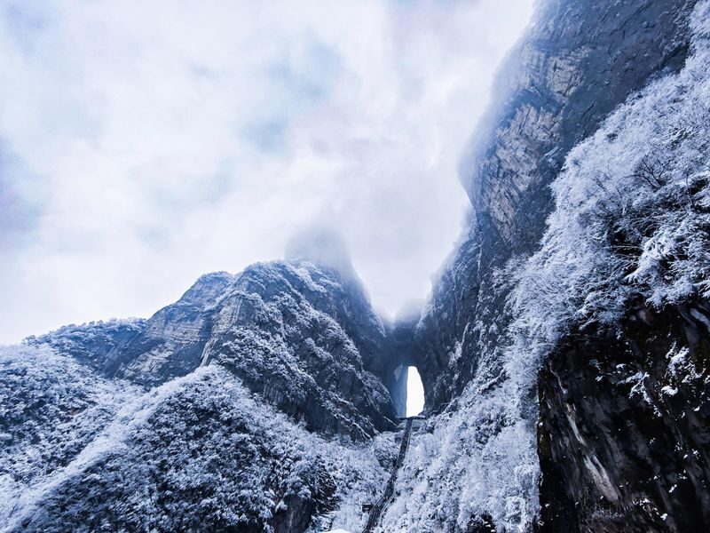 Zhangjiajie 3-Day Tour: Huangshizhai + Tianmen Mountain + Bailong Elevator - The quick take