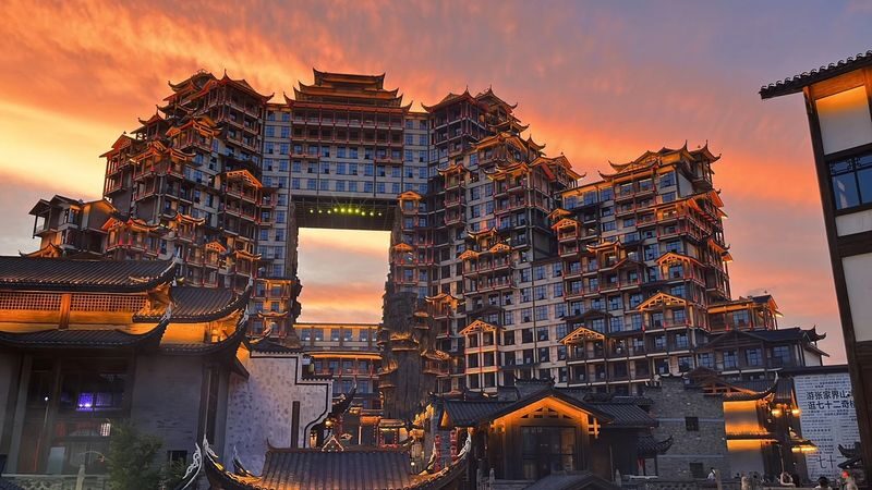Zhangjiajie 3-Day Tour: Huangshizhai + Tianmen Mountain + Bailong Elevator - Day 2: Huangshizhai, Golden Whip Stream and Tianzi Mountain
