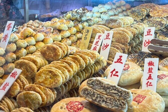 Zhujiajiao Private tour with Boat Ride and Tie-Dye Workshop - Lunch and Free Time: Savoring Local Flavors