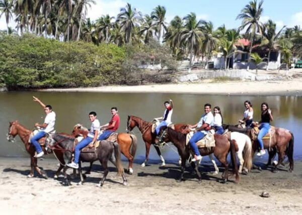 Zihuatanejo: Horseback Riding & Kayaking - Why Choose This Tour