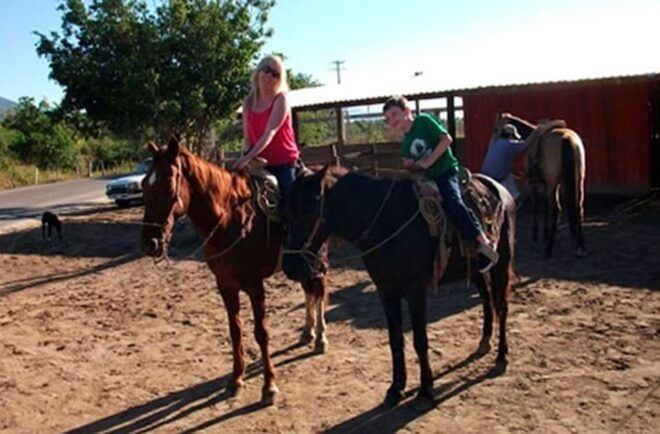 Zihuatanejo: Horseback Riding on the Beach - Guided Excursion
