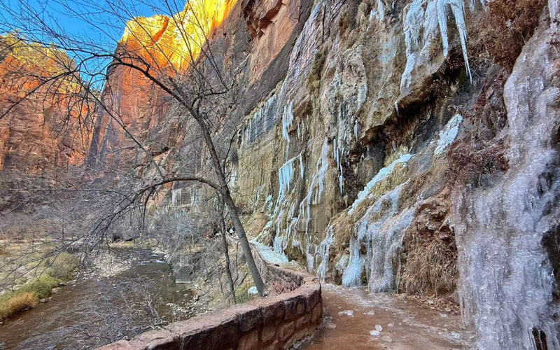 Zion National Park Canyon Overlook and Riverside Walk Hiking Tour - Riverside Walk: a second way to experience Zion