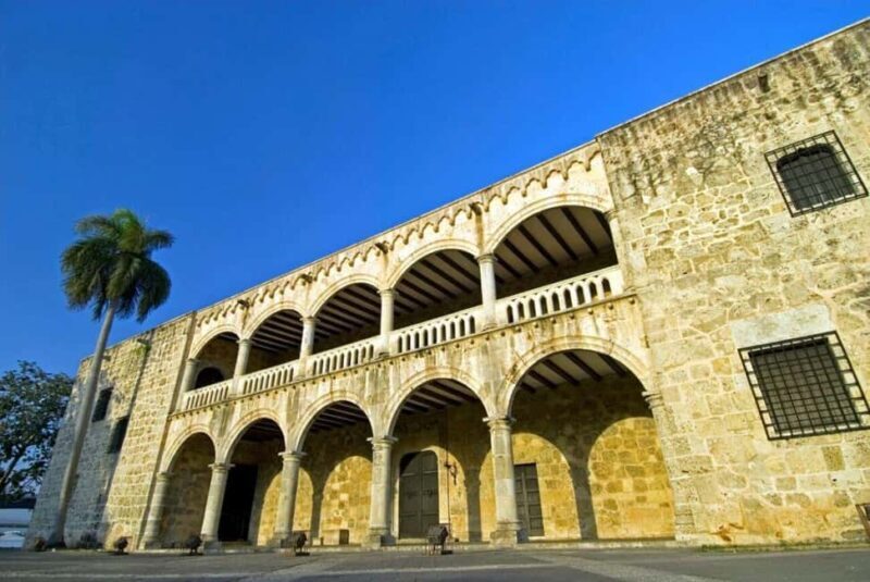 Zona Colonial: Recorrido Histórico con Chocolate y Mamajuana - Highlighting the Major Landmarks