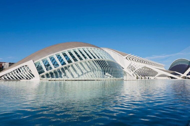 Zoom Through Valencia: Top 25 Hotspots on E-Scooters - Explore the Vibrant Mercado Central