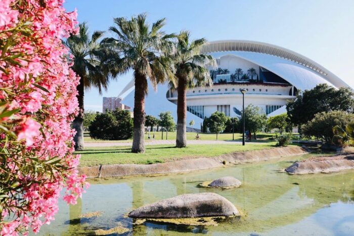 Zoom Through Valencia: Top 25 Hotspots on E-Scooters - Navigating Valencias Picturesque Sights