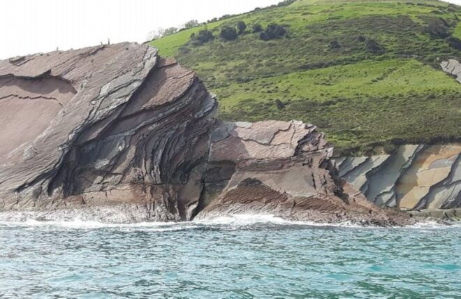 Zumaia: Flysch, Game of Thrones and Dragonstone Yacht Tour - Duration and Languages