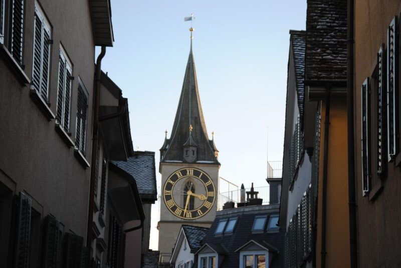 Zurich: 360° City Walk Including Hidden Spots - Iconic Swiss Figures and Watchmaking