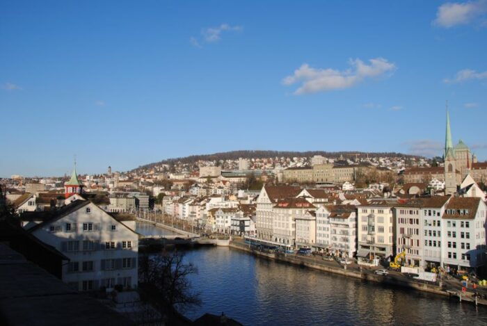 Zurich: 360° City Walk Including Hidden Spots - Connecting With the Local Perspective