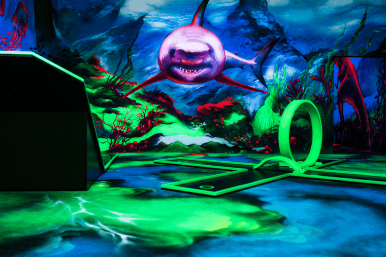 Zurich: Black Light Galaxy Minigolf - Amenities and Assistance