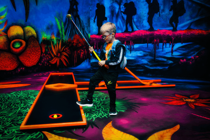 Zurich: Black Light Galaxy Minigolf - Accessibility and Inclusivity