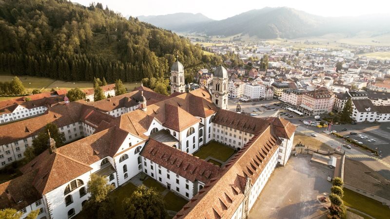 Zurich Castle, Cheese Tasting and Chocolate Tour - Should you book the Castle, Cheese and Chocolate tour?