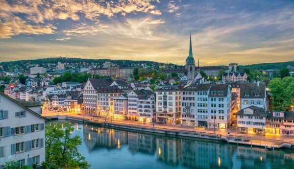 Zurich: City Tour & Stein Am Rhein and Rhine Falls - Discovering Old Town Zurich