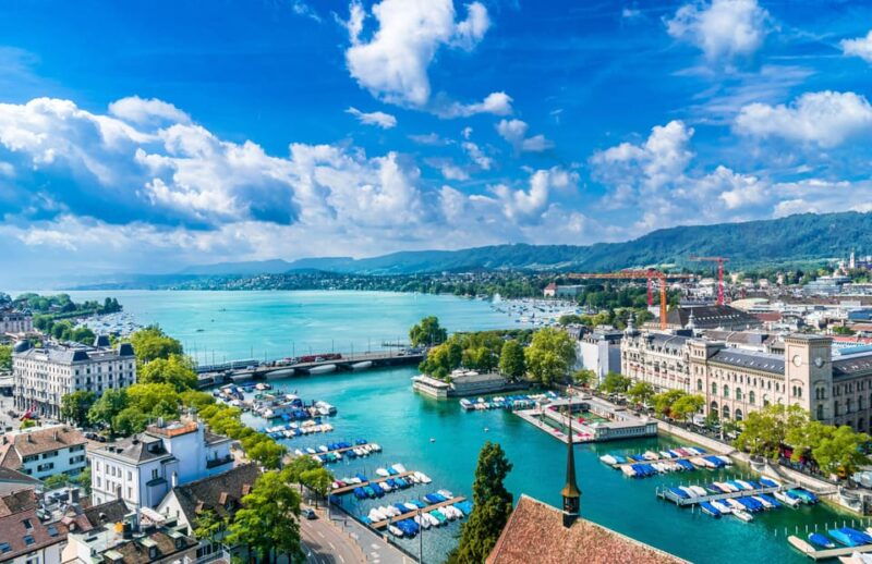 Zurich: City Tour With Boat Trip, Lindt Museum, & Cable Car - Strolling Through Zurichs Old Town