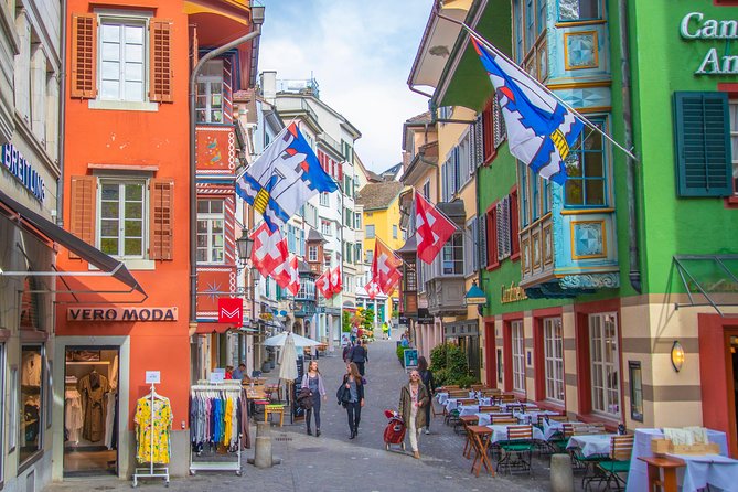 Zurich Highlights Small-Group Photo Tour With a Local - Meeting and Pickup
