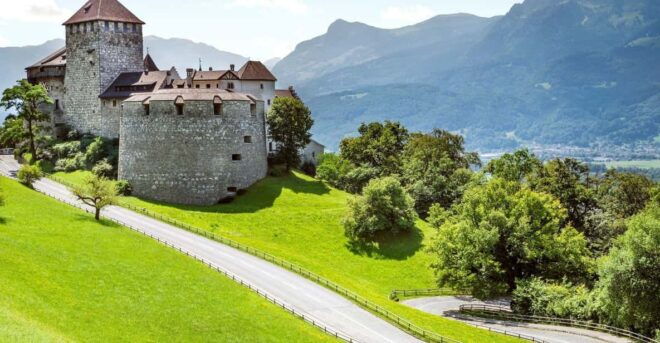 Zurich: Liechtenstein, Austria, Germany and Swiss Day Trip - Pickup and Transportation