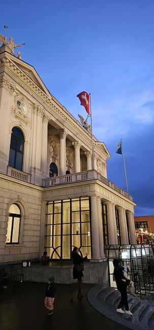 Zürich: Private Costumized Tour with Local Expert Tourguide - Practical Details